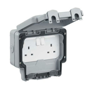 Masterseal Socket Switched 2G IP66 Grey