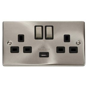 Satin Chrome 13A 2G Ingot Switched Socket With 2.1A Usb Outlet – Bla