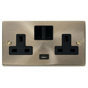 Antique Brass 13A 2G Switched Socket With 2.1A Usb Outlet – Black