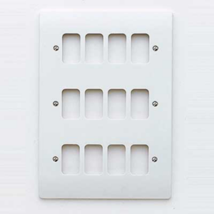 MK K3639WHI Frontplate 12 Module