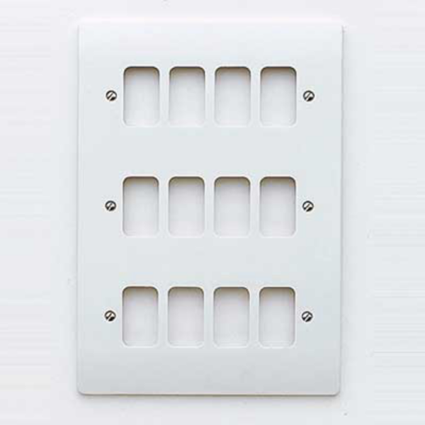 MK K3639WHI Frontplate 12 Module