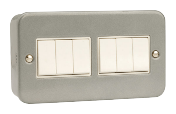 Click CL105 Switch 6G 2W & Box 10A Mclad