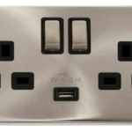 Click VPSC570BK Socket 2G Swd & USB 13A